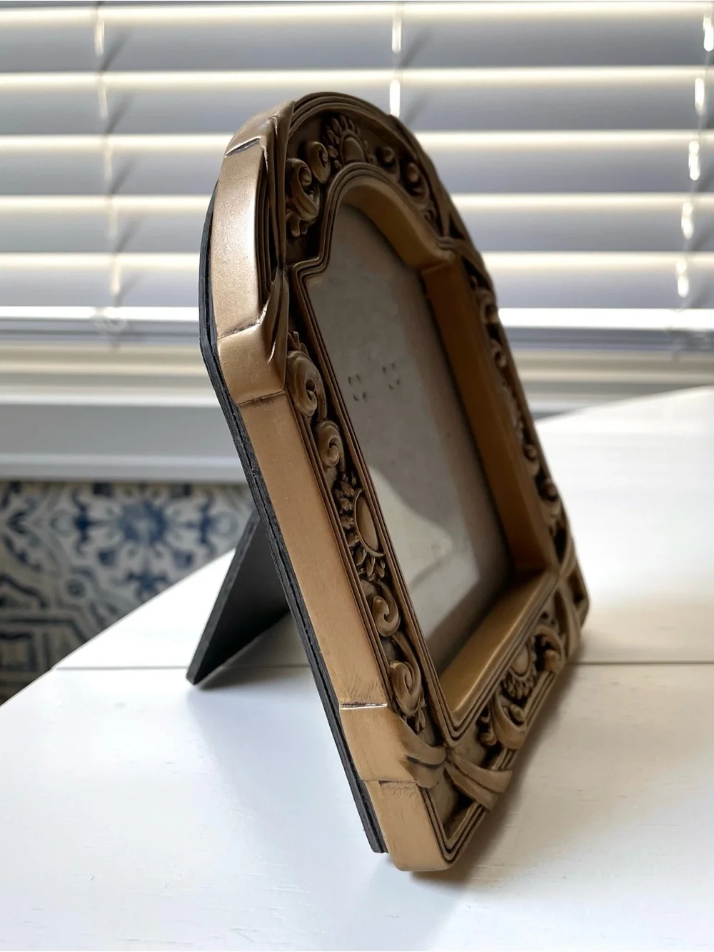 Vintage goldtone molded resin photo frame celestial sun/sunflower coffeehouse